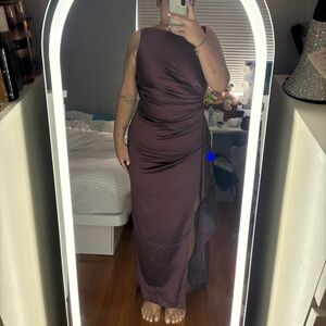 Elegant Plum Sleeveless Gown